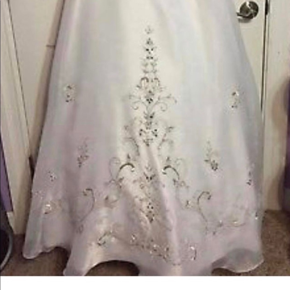 Wedding dress. - Picture 4 of 4